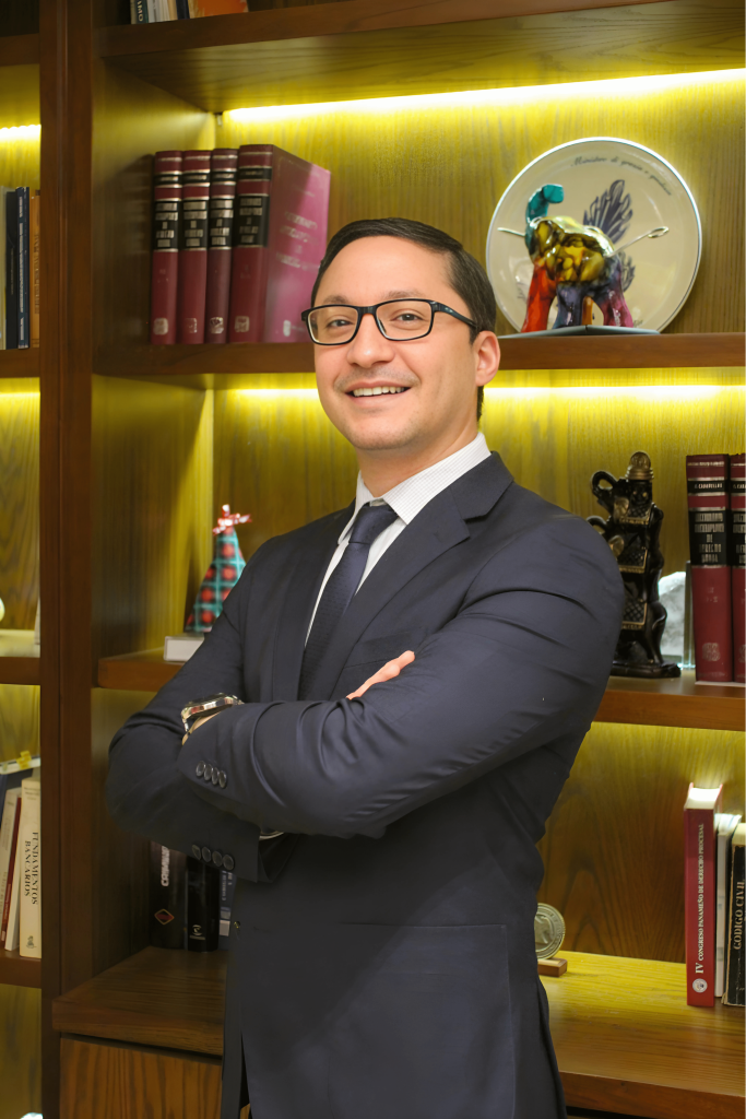 Hermes Ramírez, abogado asociado