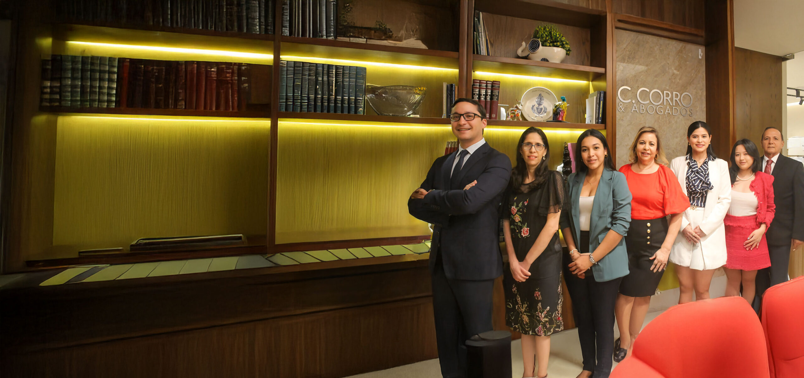 Equipo de C. Corro & Abogados en su oficina de Panamá
